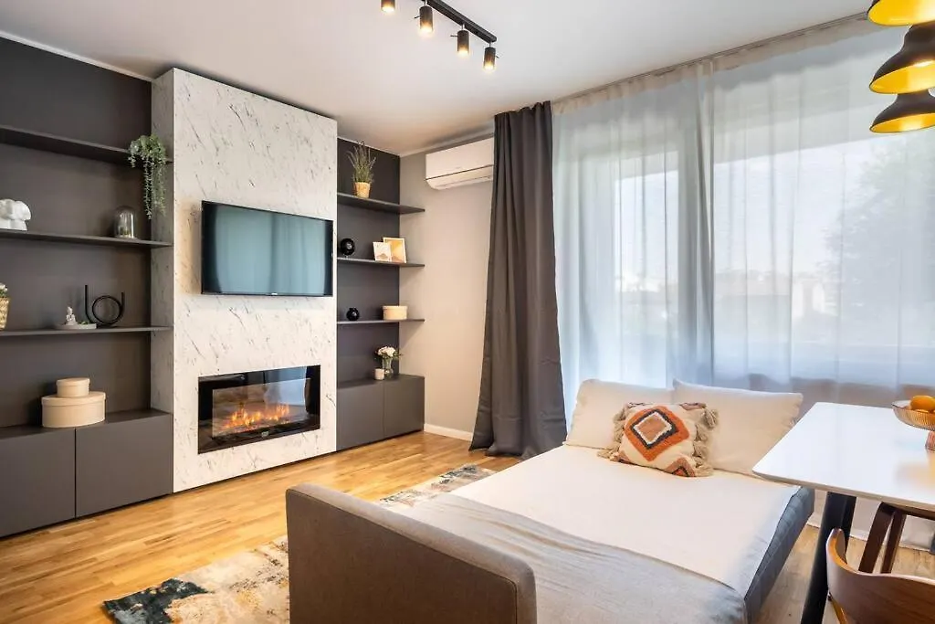 Bright 2Br Flat - Top Location - Amazing Balcony ブカレスト 0*,  ルーマニア