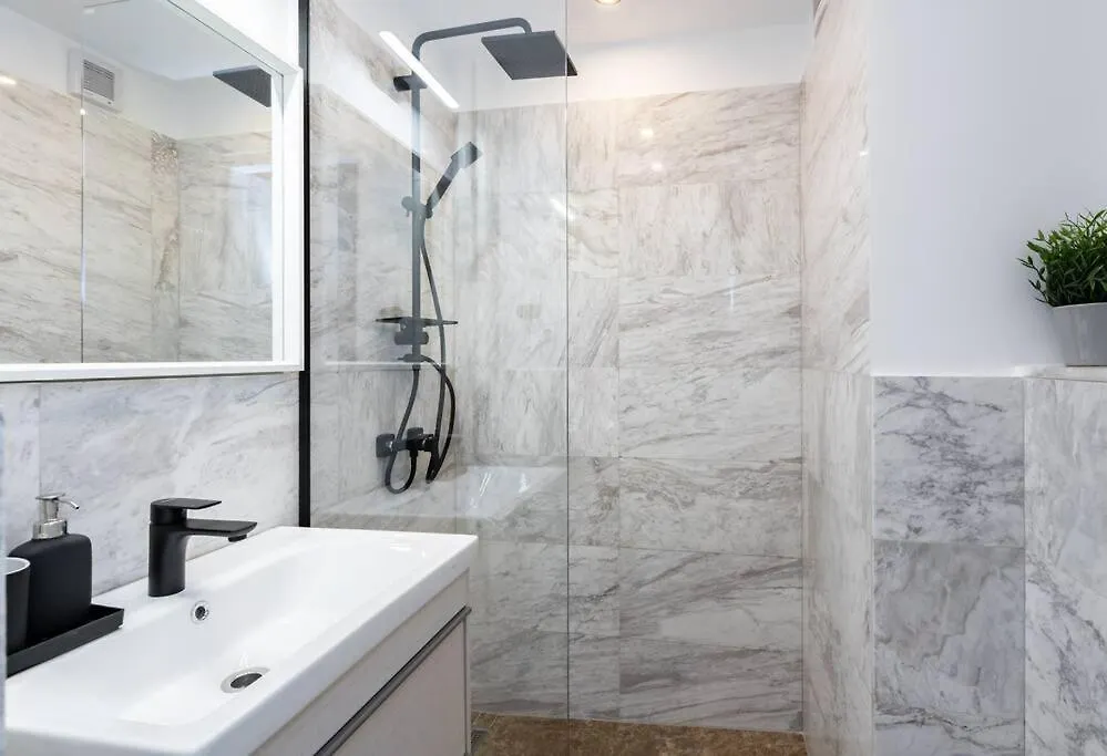 Bright 2Br Flat - Top Location - Amazing Balcony بوخارست 0*,  رومانيا