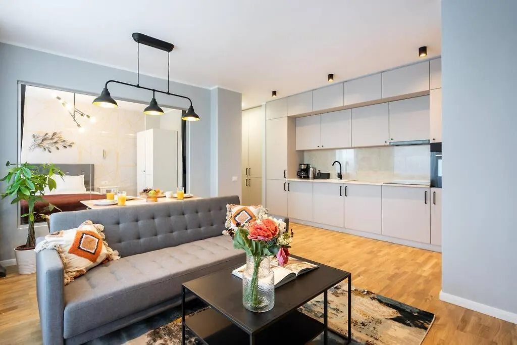 Bright 2Br Flat - Top Location - Amazing Balcony بوخارست شقة