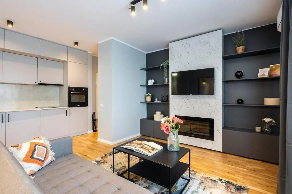 Bright 2Br Flat - Top Location - Amazing Balcony بوخارست شقة
